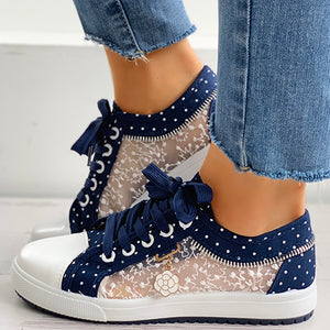 Tenis Bordado Floral con Estampado de Lunares - Calzado Casual Femenino